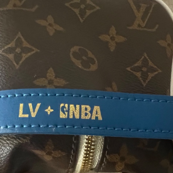 Louis Vuitton x NBA Cloakroom Dopp Kit Monogram - Picture 2 of 10